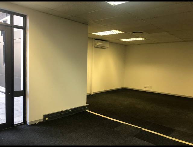 66M² OFFICE TO LET IN HYDE PARK